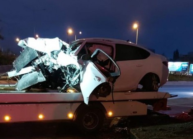 Gençlerin Otomobil Gezmesi Korkunç Kazayla Bitti !