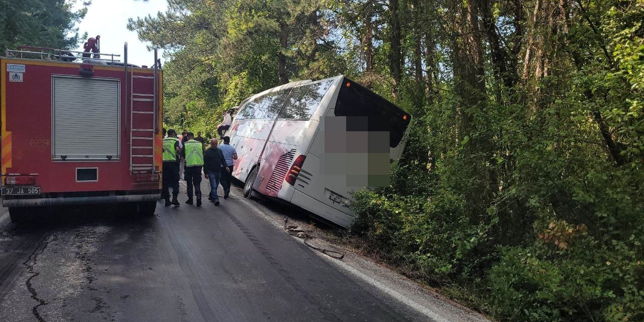 Otobüs Uçurumun Kenarında Asılı Kaldı !