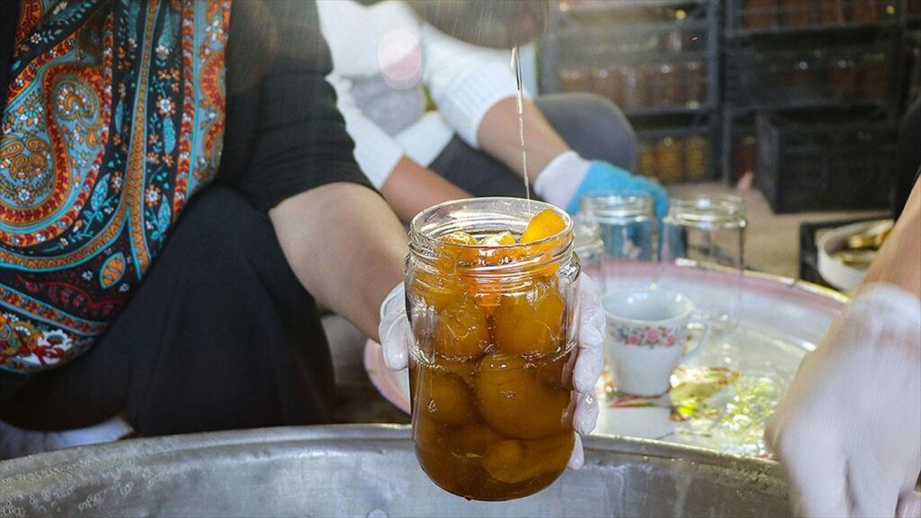 Patlıcan Reçeli İle Aile Ekonomisine Katkı Sağlıyorlar…