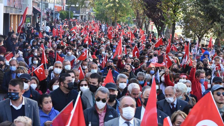 Eskişehir’de Muhteşem Cumhuriyet Yürüyüşü