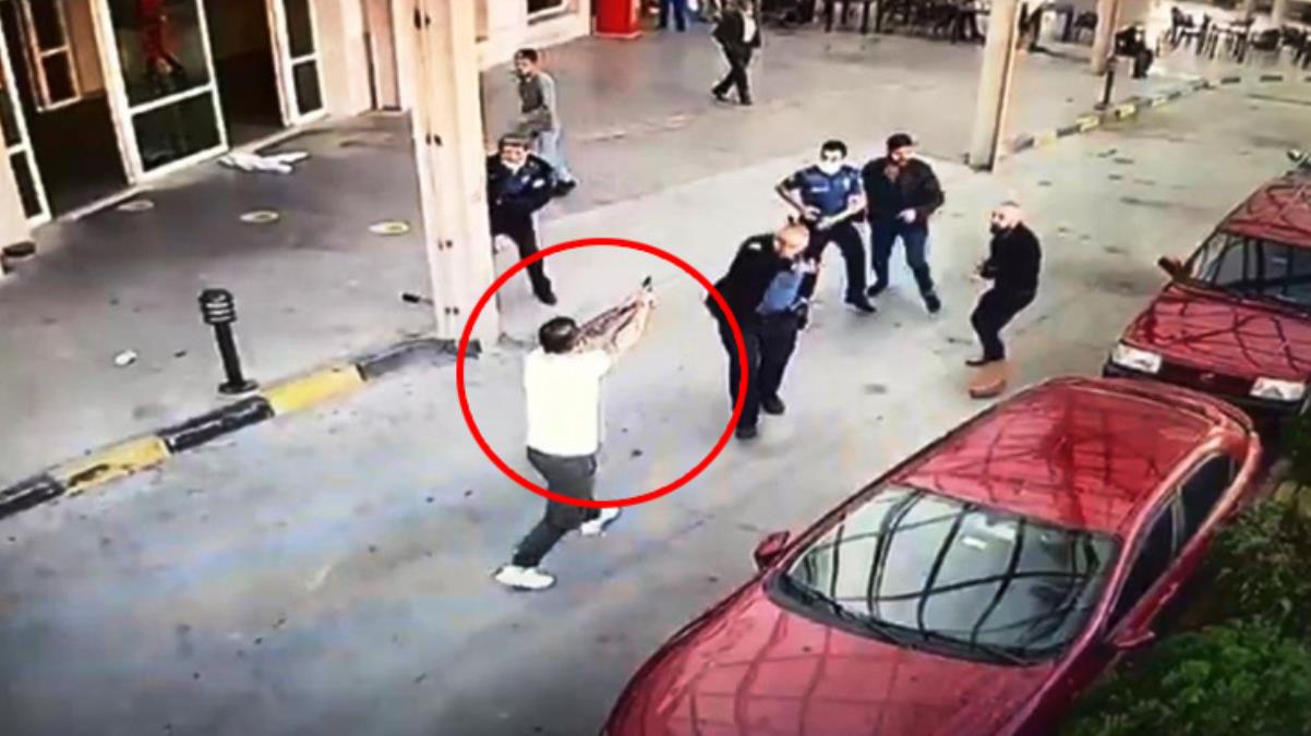 Aydın‘ da Polisin Silahını Alıp Etrafa Ateş Etti !!