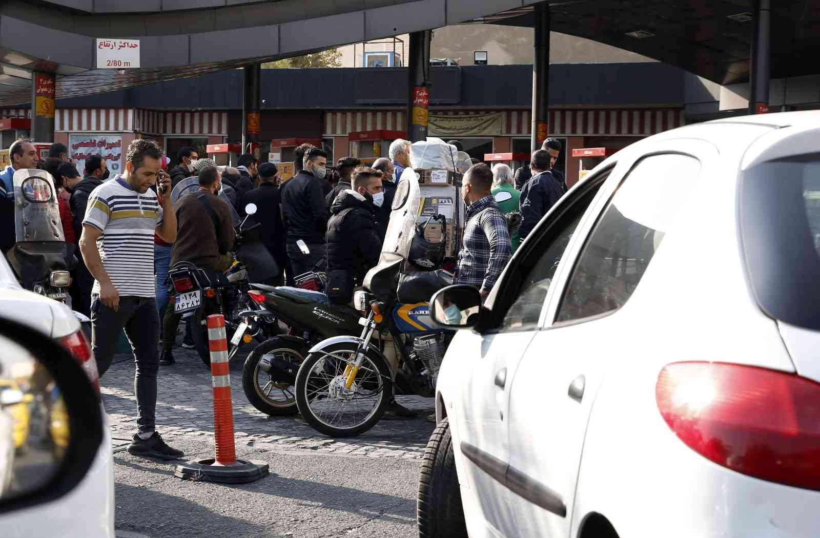 İran’da Petrol Satışları Durduruldu!
