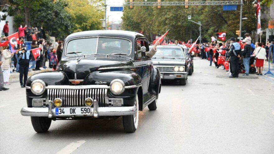 Kadıköy’de Klasik Otomobillerden Konvoy!