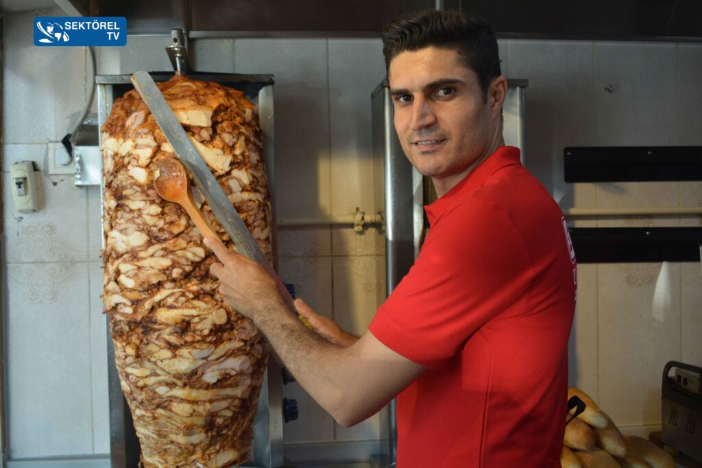 Seyit Kardeşler Döner Salonu Lezzetleriyle Dikkat Çekiyor