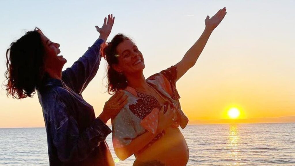 Özge Özpirinçci Bikinisiyle Hamilelik Pozları Verdi !