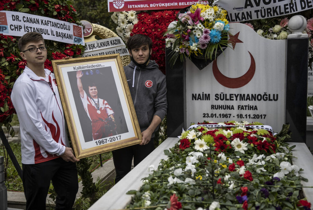 Naim Süleymanoğlu Kabri Başında Anıldı