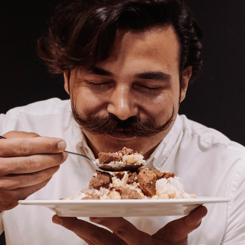 Pilavdan dönenin kaşığı kırılsın!