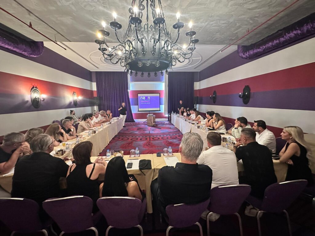 Neon Energie Antalya’da Parladı: Güneşin Altında Güçlü Vizyon, Takım Ruhu ve İlham Verici Bir Eğitim Deneyimi