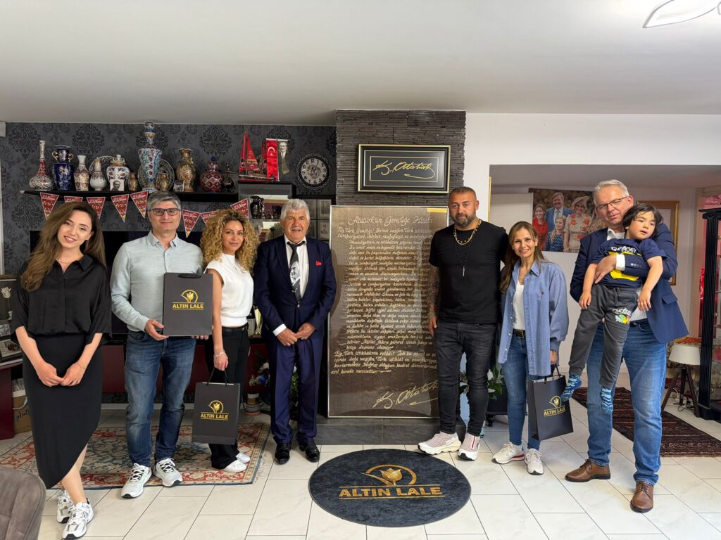 Almanya’dan Rotterdam’a Anlamlı Ziyaret: Selçuk Kılıç Heyeti, Bülent Türker’in Çanakkale ve Atatürk Müzesi’nde Tarihle Buluştu